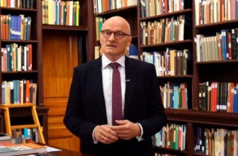 ΓΕΡΜΑΝΟΣ ΠΡΕΣΒΗΣ ΣΤΗΝ ΕΛΛΑΔΑ: “ΜΑΘΕΤΕ ΑΡΧΑΙΑ ΕΛΛΗΝΙΚΑ” / Ο Γερμανός πρέσβης στην Αθήνα τονίζει τη σημασία των αρχαίων ελληνικών ως γέφυρα πολιτισμού και κατανόησης