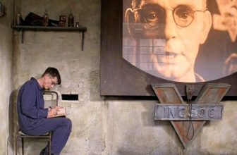 Ο Μεγάλος αδελφός χαμογελά και περιμένει… / Του Γιώργου Ν. Παπαθανασόπουλου