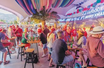 Τα γκαρσόνια της Ευρώπης / Του Γιώργου Χαρβαλιά