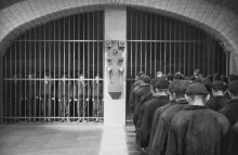 ΠΡΟΧΩΡΩΝΤΑΣ ΠΡΟΣ ΤΟΝ ΜΕΤΑΝΘΡΩΠΙΚΟ ΚΑΙΝΟΥΡΓΙΟ ΚΟΣΜΟ (ΜΙΚΡΗ ΣΠΟΥΔΗ ΠΑΝΩ ΣΤΟΝ HUXLEY)